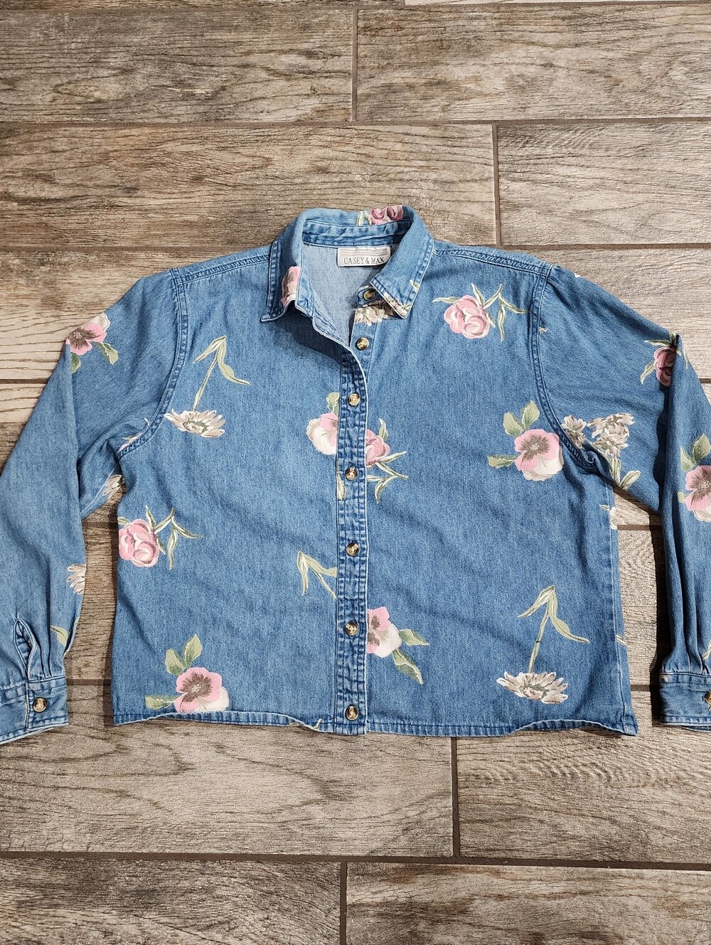 Vintage Casey & Max blue denim shirt with pink floral print and green leaves M